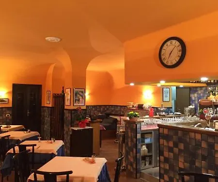 特里玫瑰酒店